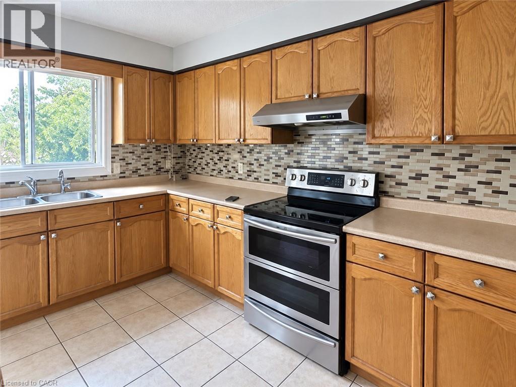 920 Marl Meadow Court, Kitchener, Ontario  N2R 1L4 - Photo 13 - 40865089