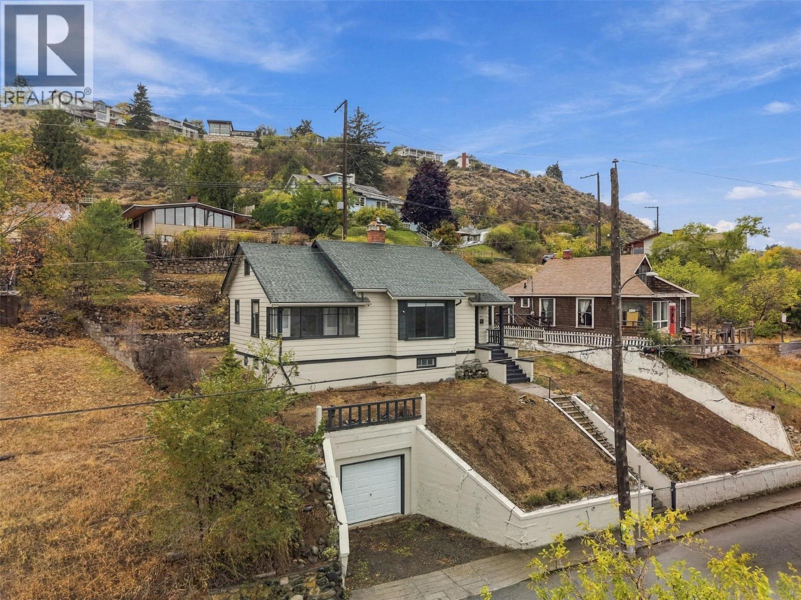 275 SEYMOUR  W Street