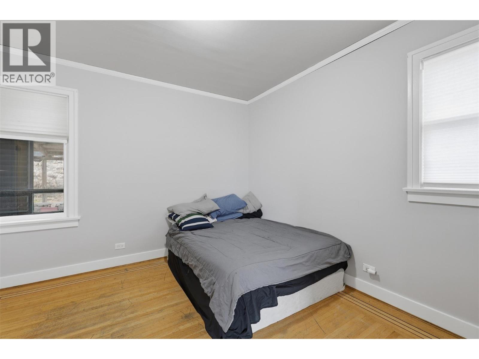 275 SEYMOUR  W Street