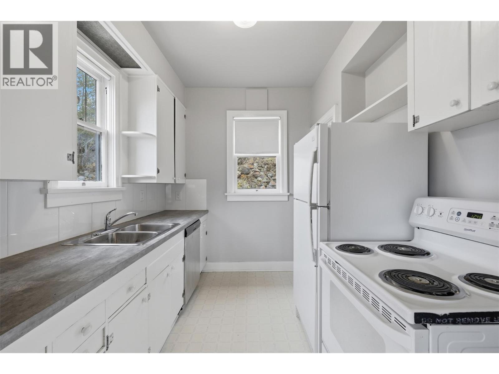 275 SEYMOUR  W Street