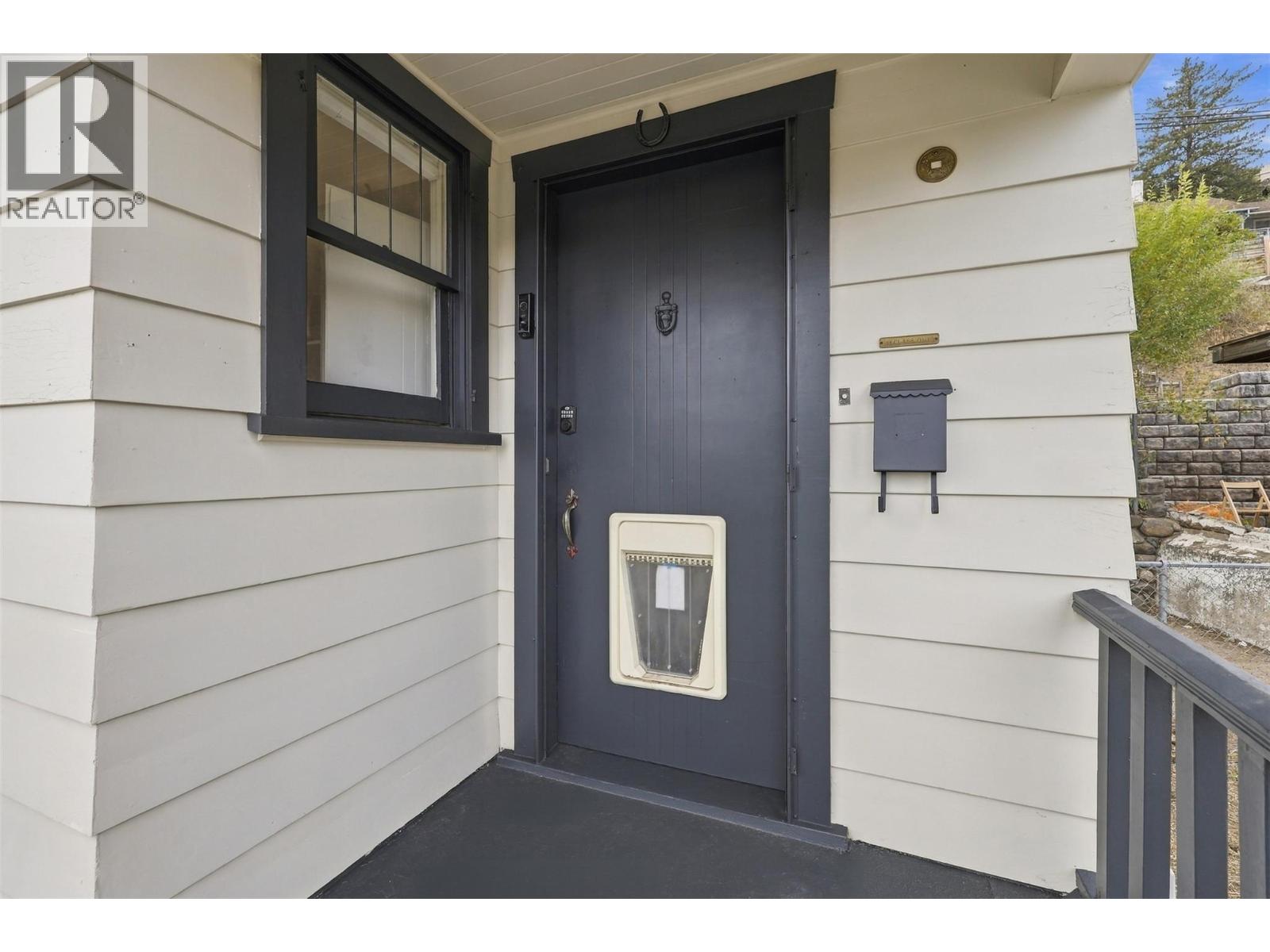 275 SEYMOUR  W Street