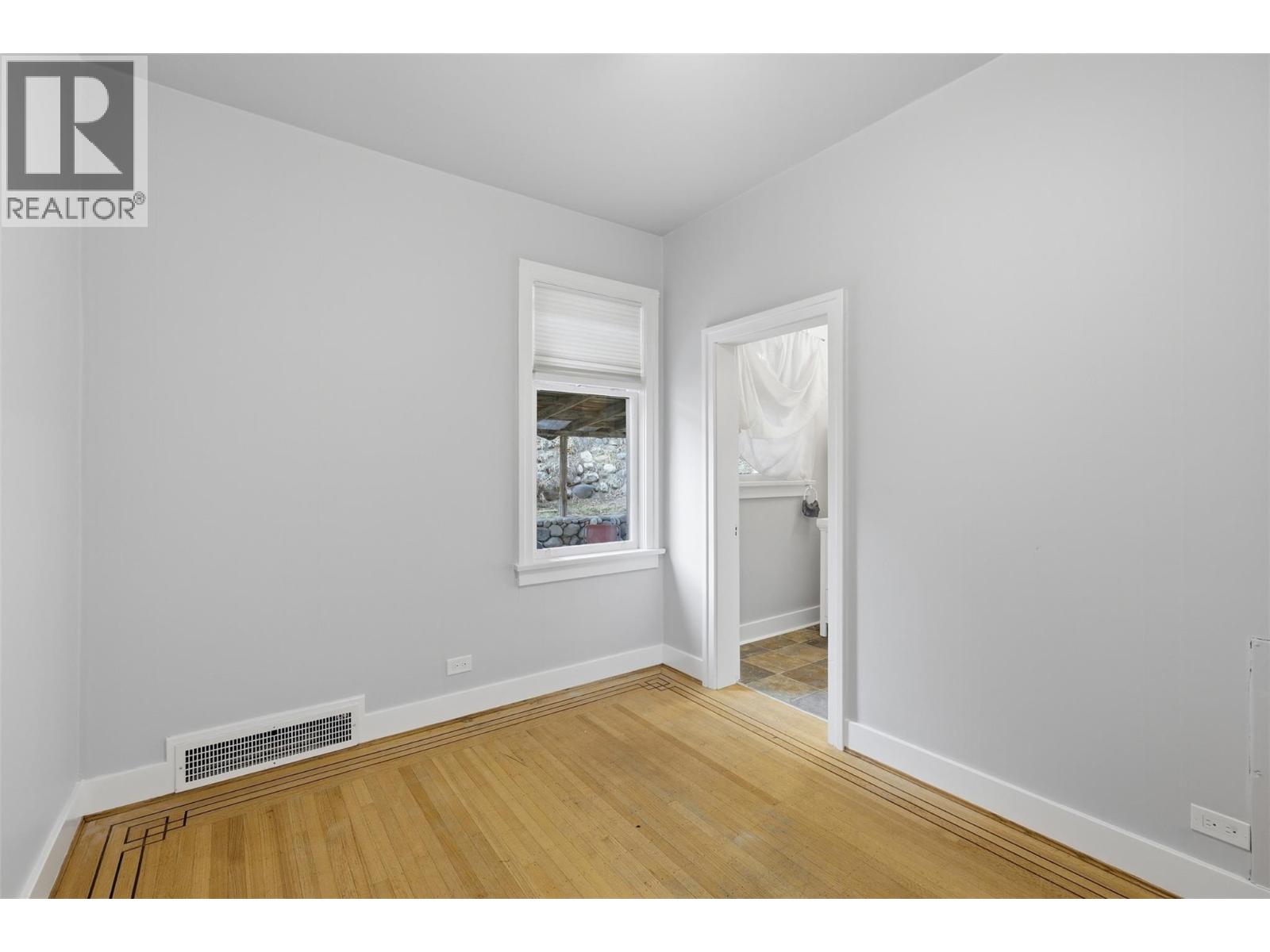 275 SEYMOUR  W Street