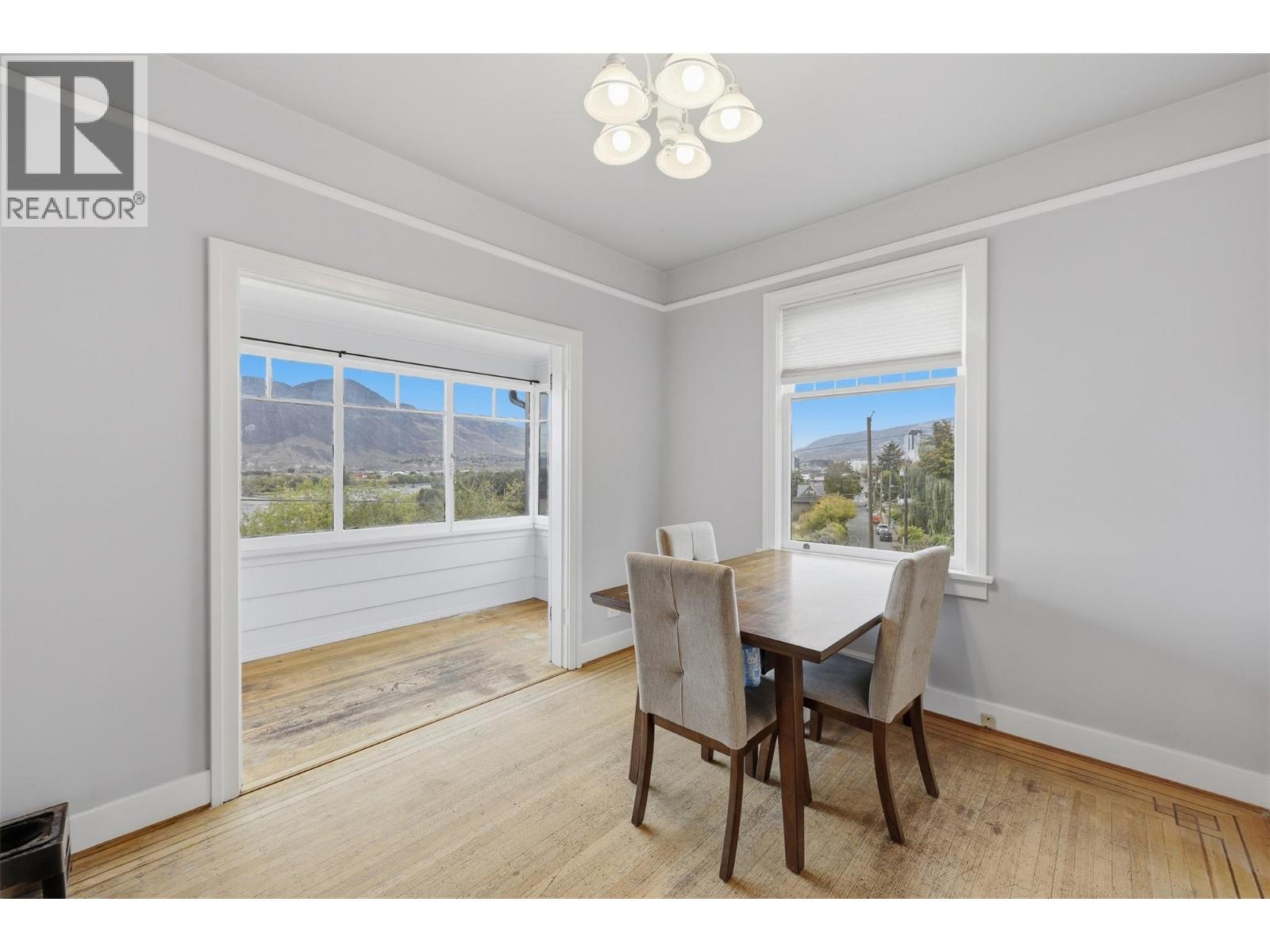 275 SEYMOUR  W Street