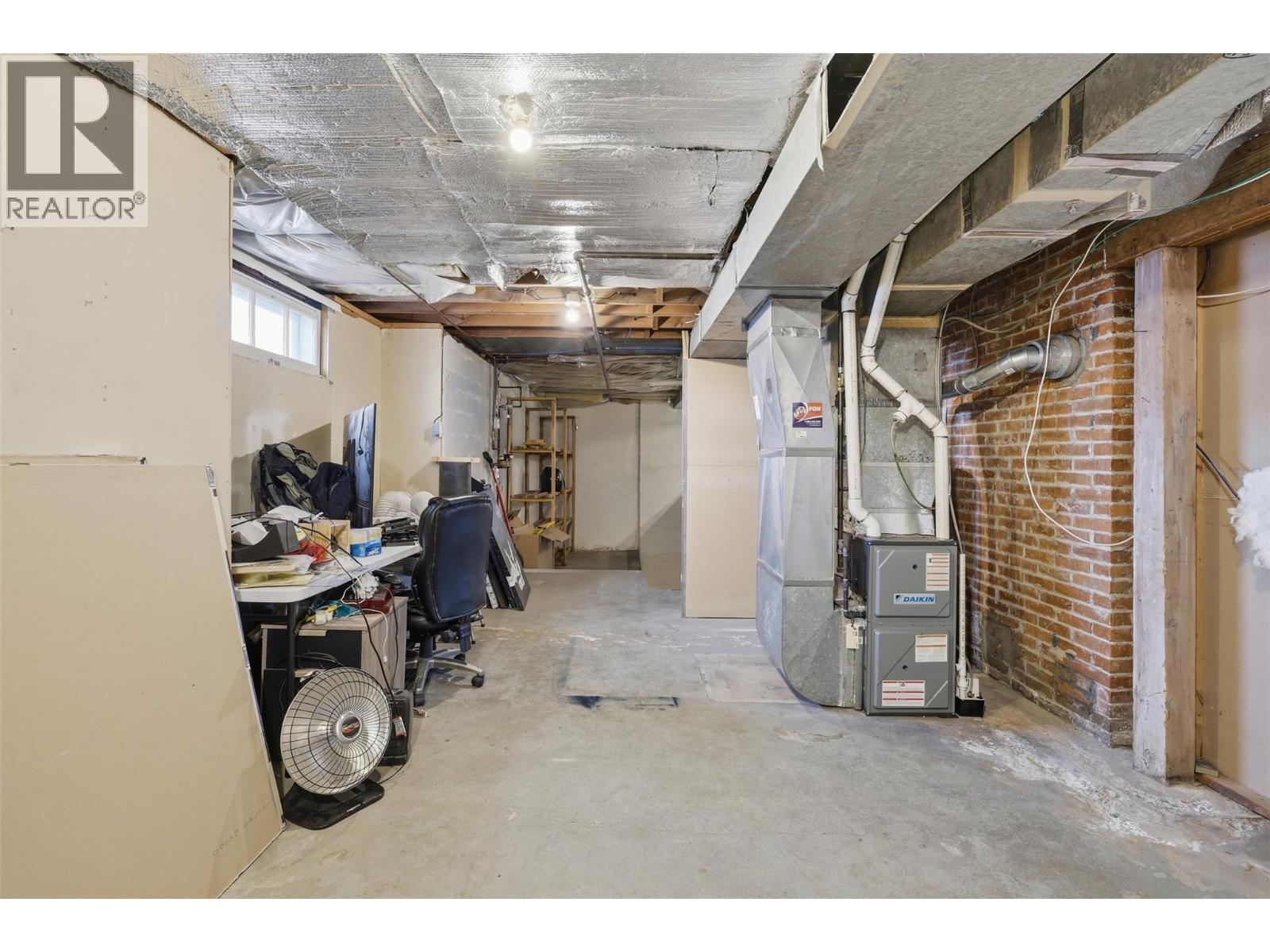 275 SEYMOUR  W Street