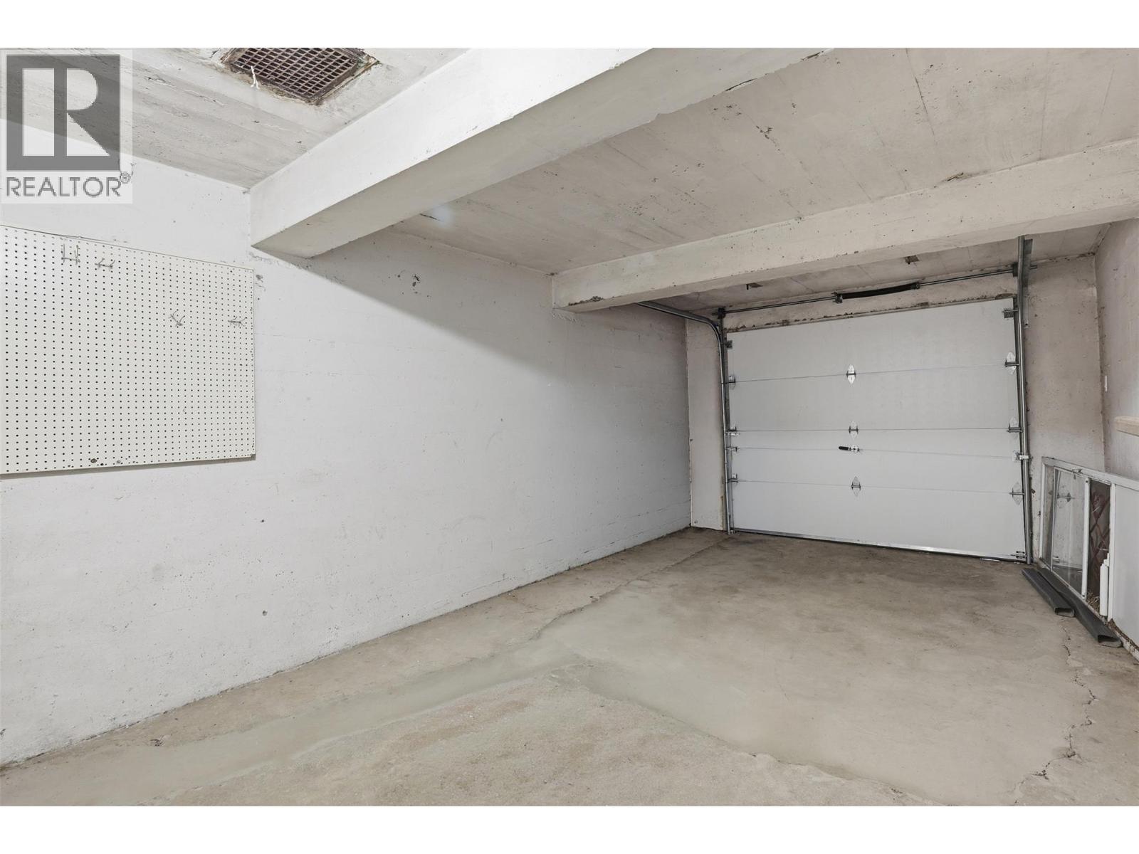 275 SEYMOUR  W Street