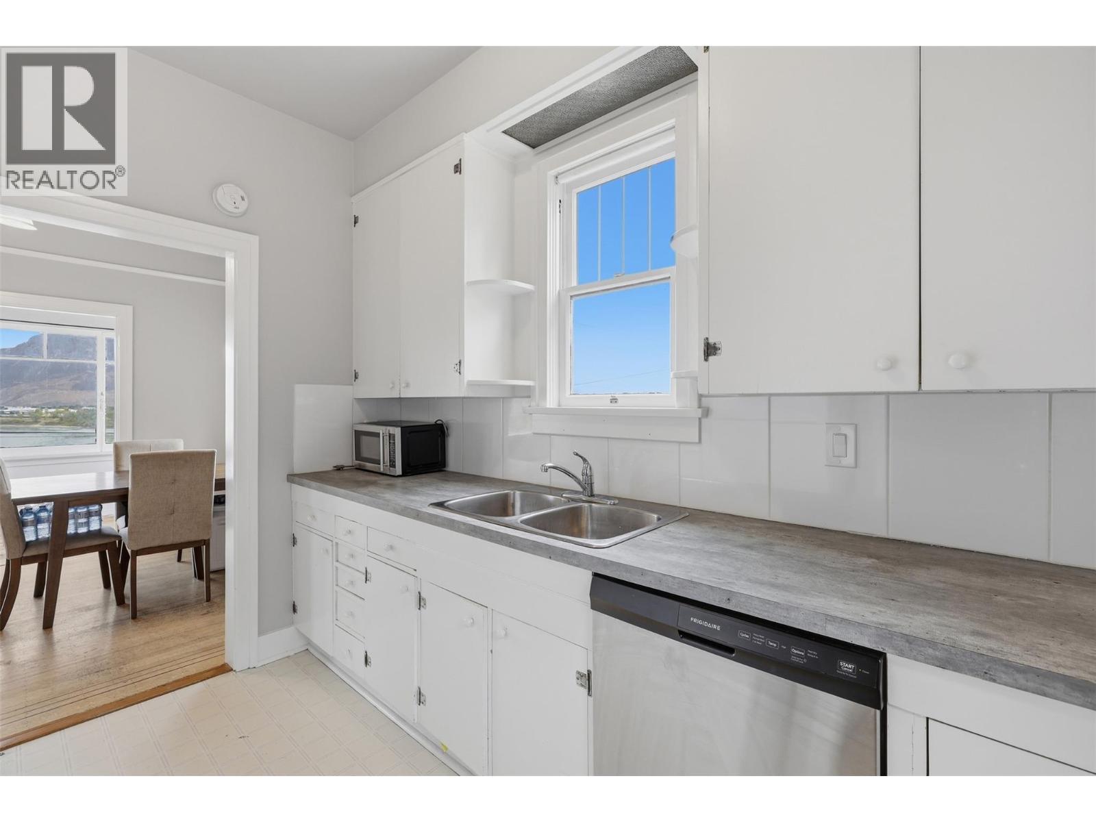 275 SEYMOUR  W Street