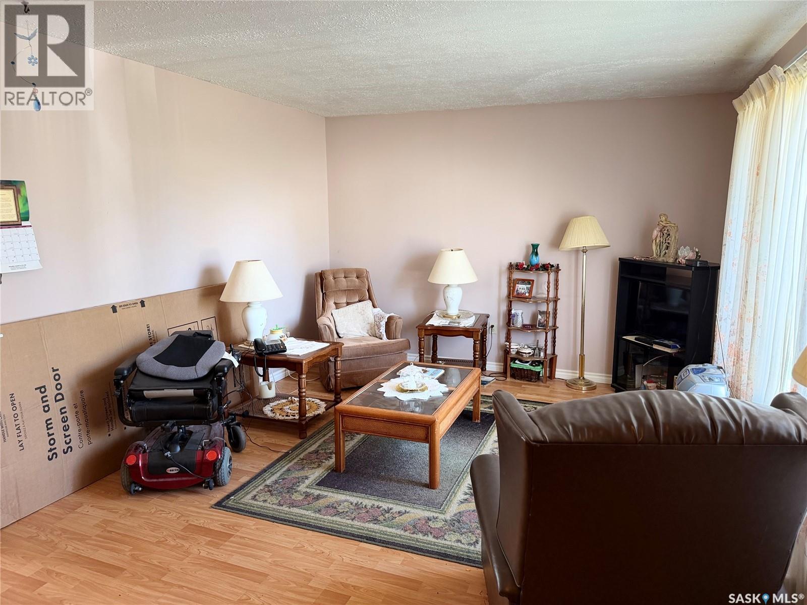 201 2nd Avenue, Melfort, Saskatchewan  S0E 1A0 - Photo 4 - SK050217