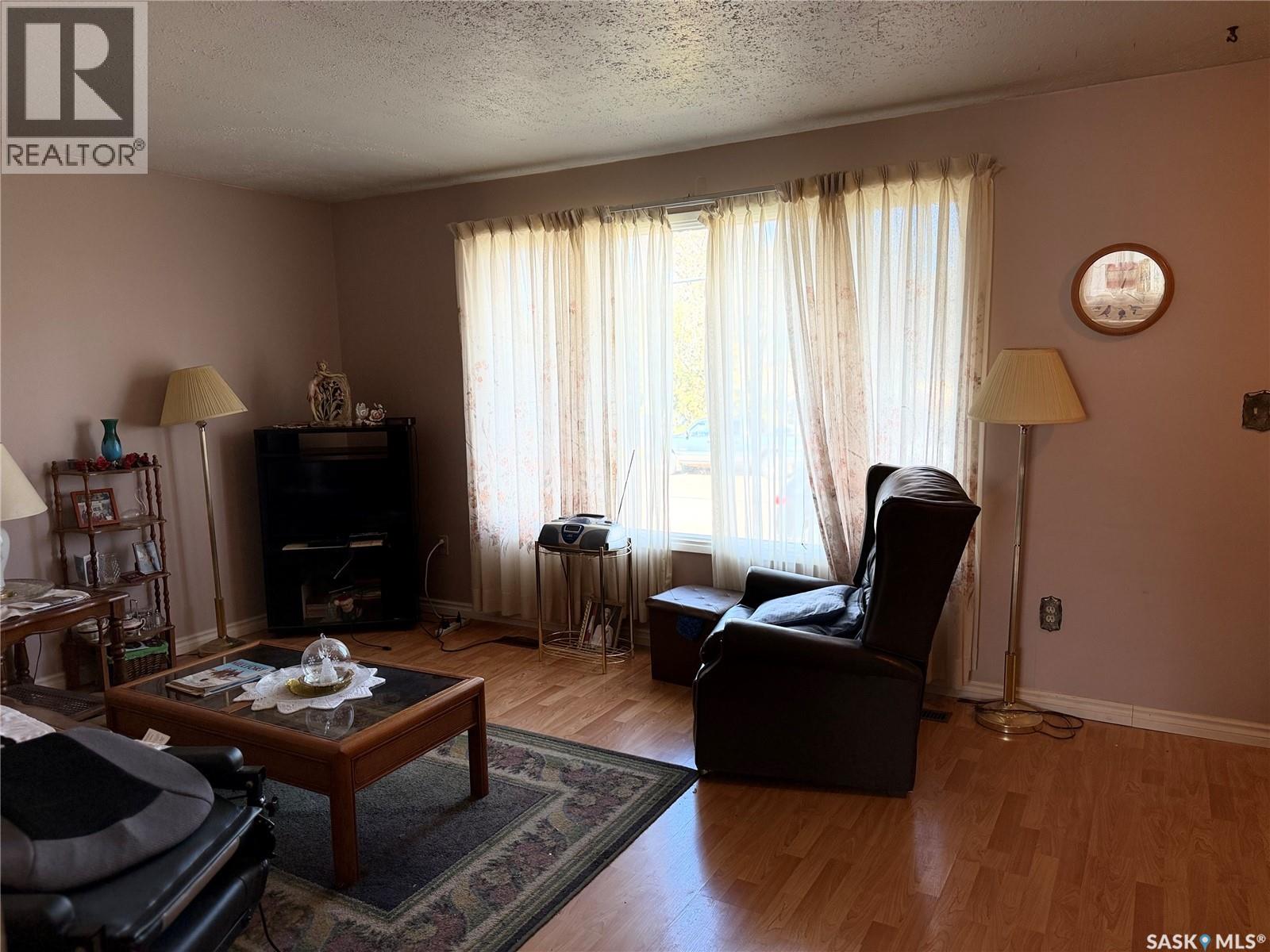 201 2nd Avenue, Melfort, Saskatchewan  S0E 1A0 - Photo 5 - SK050217