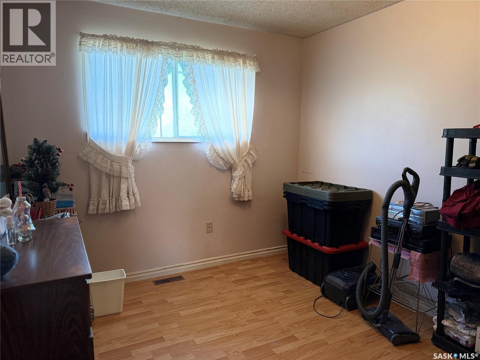 201 2nd Avenue, Melfort, Saskatchewan  S0E 1A0 - Photo 9 - SK050217