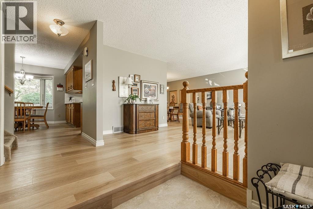 122 Wakaw Crescent, Saskatoon, Saskatchewan  S7J 4E2 - Photo 3 - SK050216