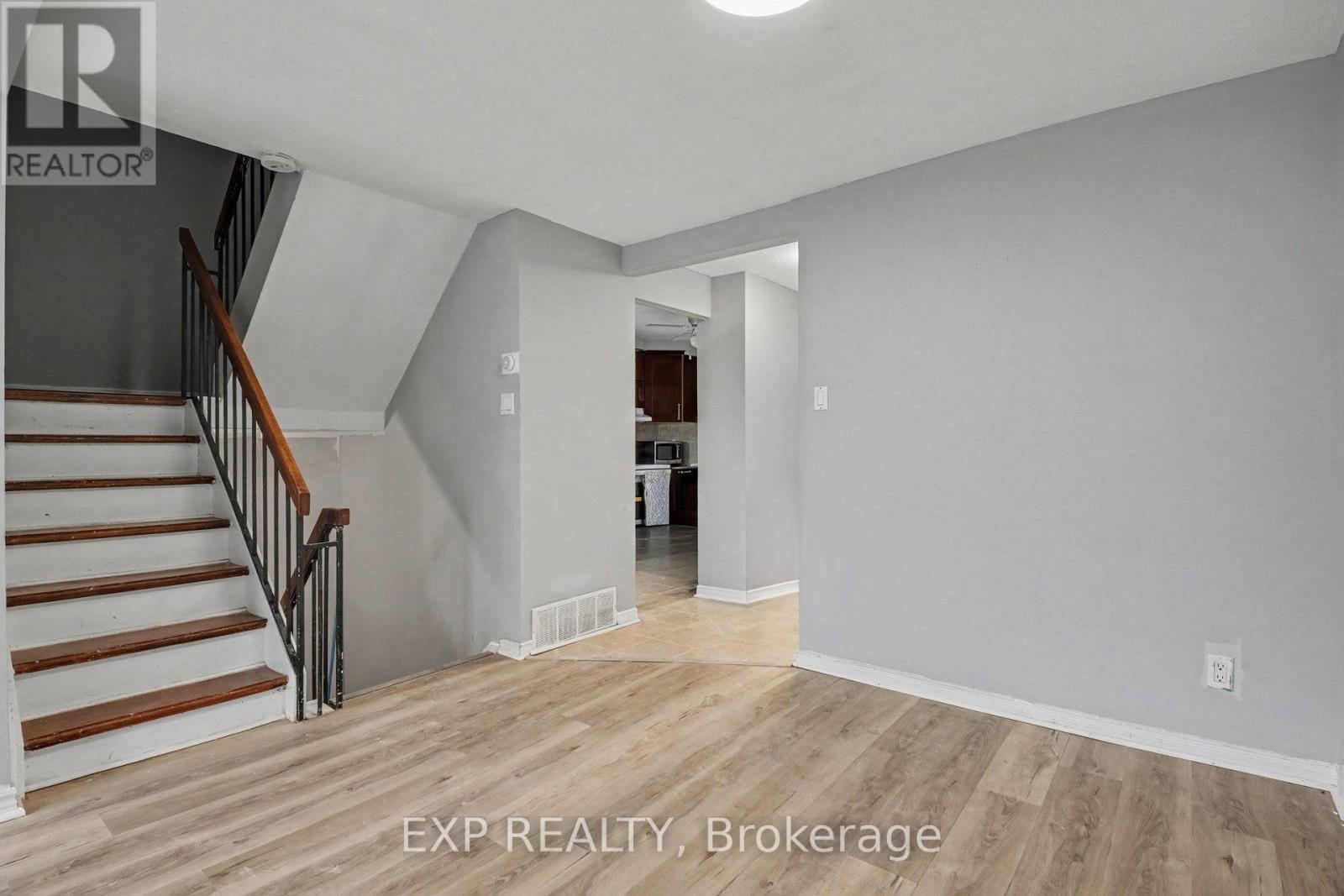D - 32 Benlea Drive, Ottawa, Ontario  K2G 4A8 - Photo 6 - X13855296