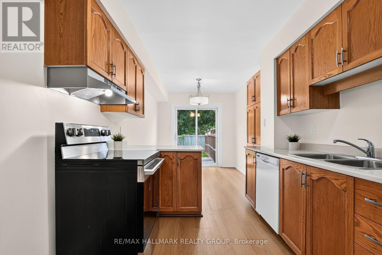49 Robarts Crescent, Ottawa, Ontario  K2L 3Z3 - Photo 10 - X13855458