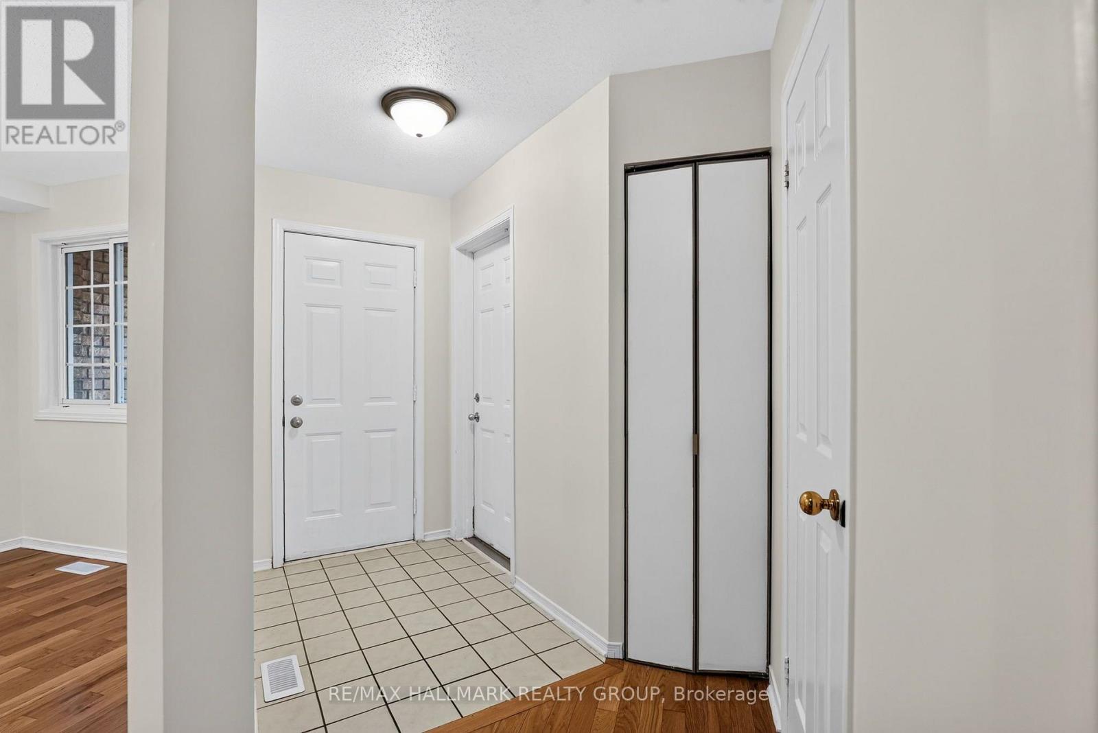 49 Robarts Crescent, Ottawa, Ontario  K2L 3Z3 - Photo 4 - X13855458
