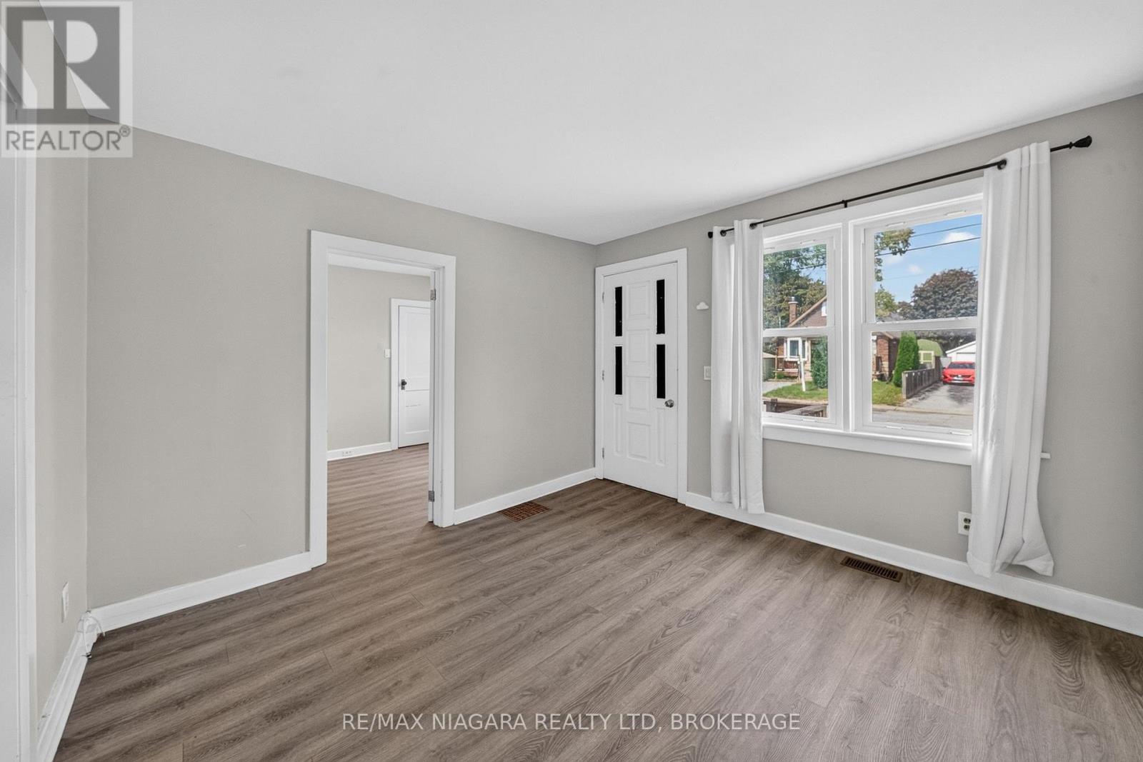 6520 Barker Street, Niagara Falls (Dorchester), Ontario L2G 1Y7 - Photo 7 - X13855478