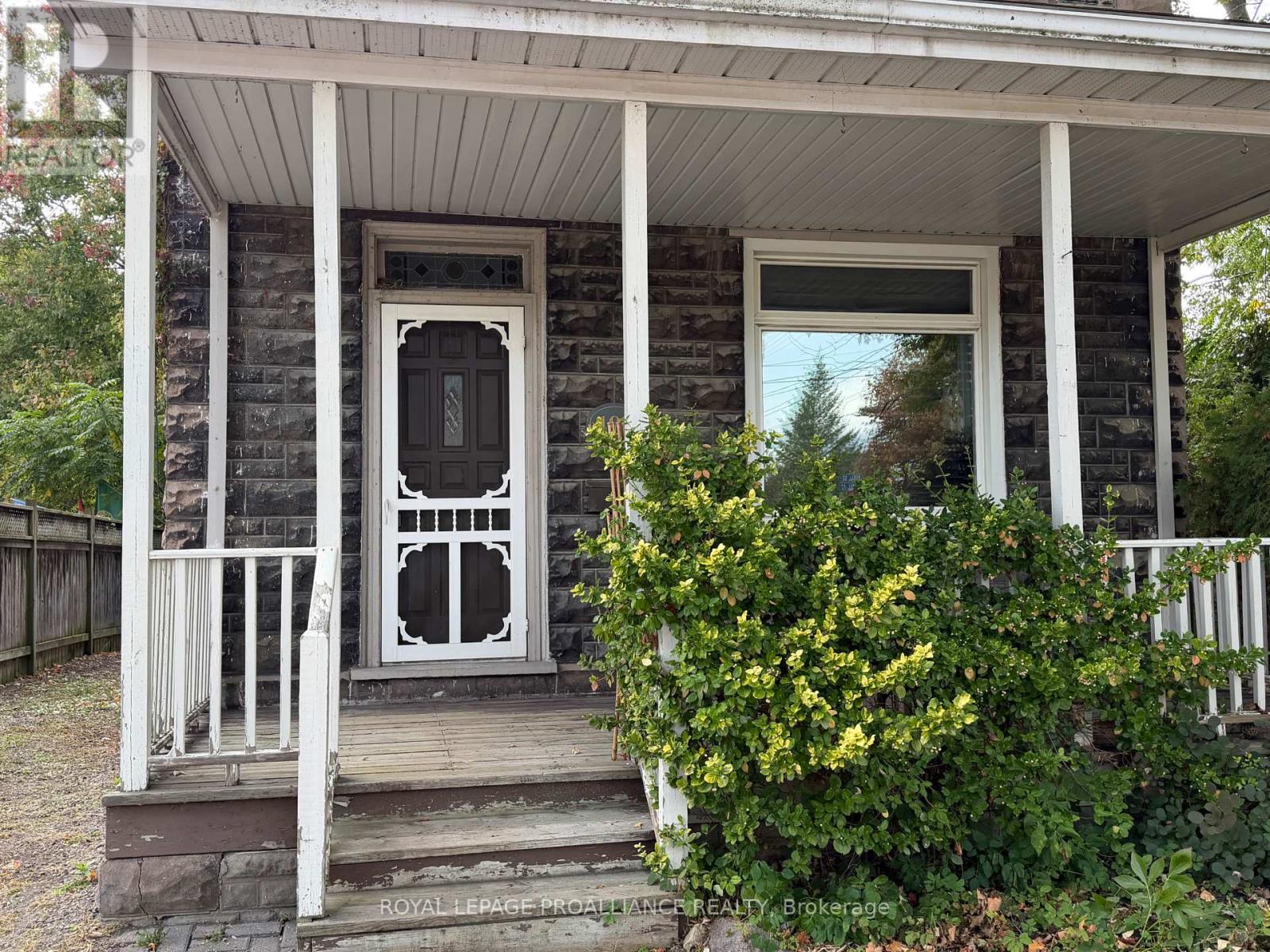 108 Buell Street, Brockville, Ontario K6V 4Y6 - Photo 2 - X13855452
