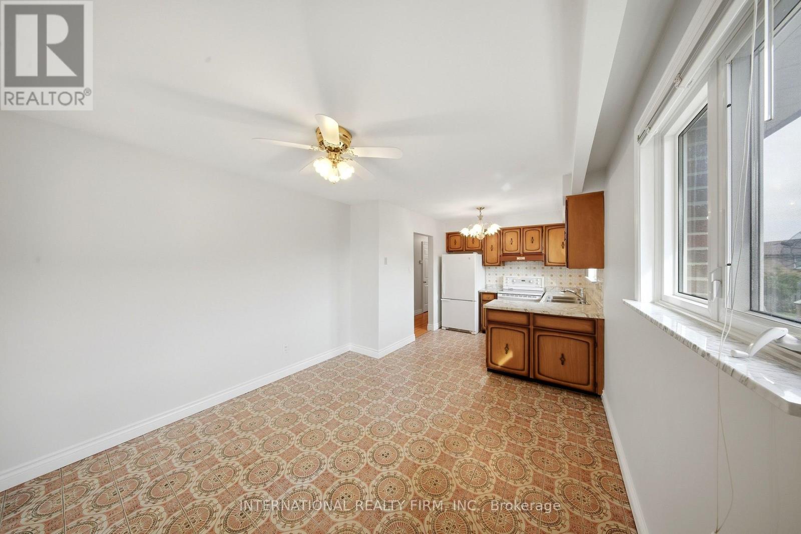 92 Andrew Park, Vaughan, Ontario  L4L 1E9 - Photo 7 - N13855020
