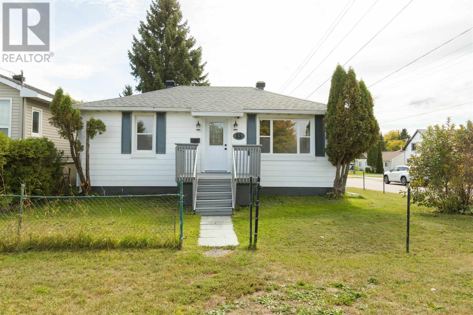13 Stevens St, Sault Ste. Marie, Ontario  P6B 2N2 - Photo 2 - SM262736