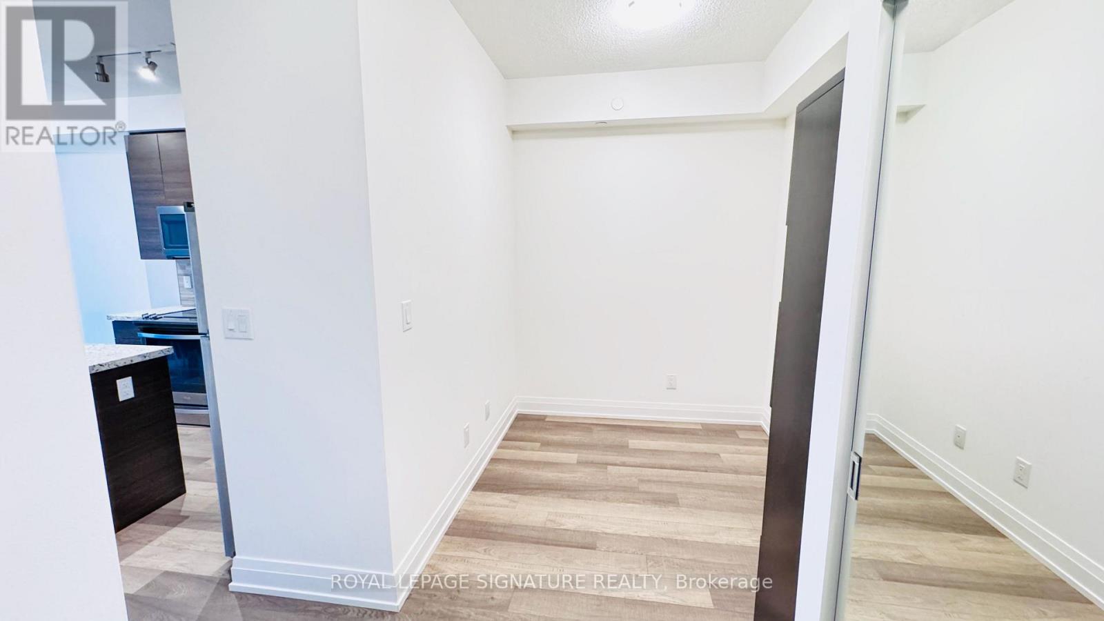 2206 - 3600 Hwy 7, Vaughan, Ontario  L4L 0G7 - Photo 2 - N13855210