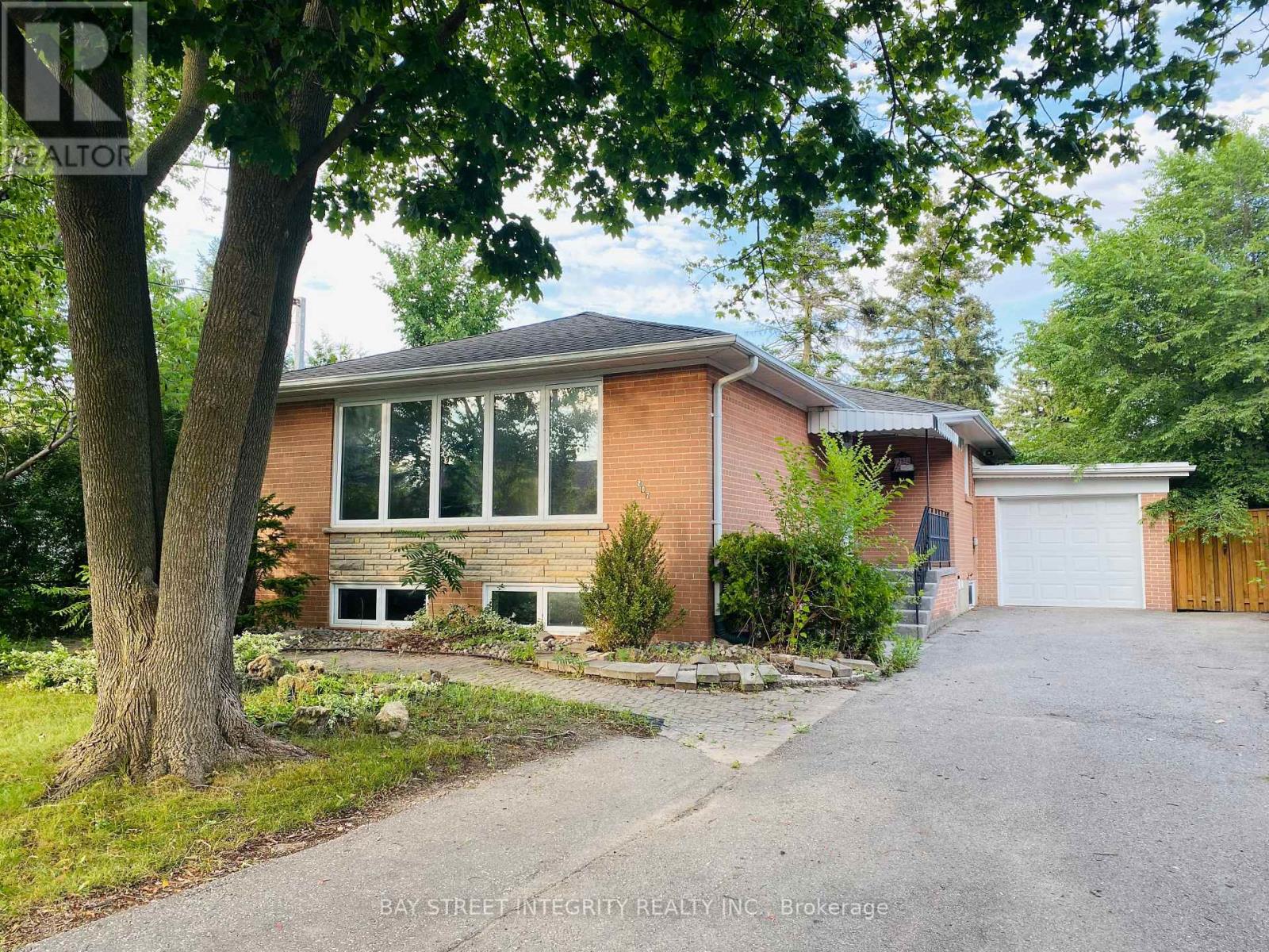 207 Maple Avenue, Richmond Hill (Harding), Ontario  L4C 2J4 - Photo 1 - N13855476