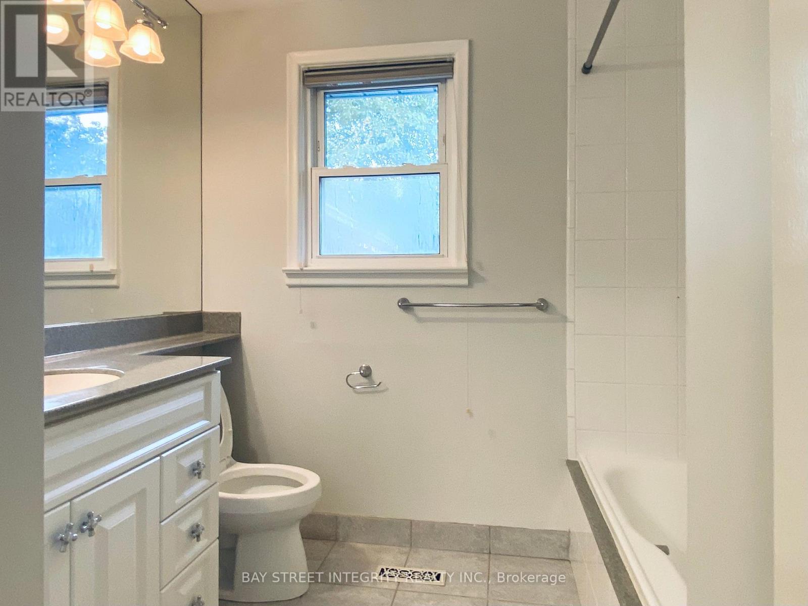 207 Maple Avenue, Richmond Hill (Harding), Ontario  L4C 2J4 - Photo 7 - N13855476
