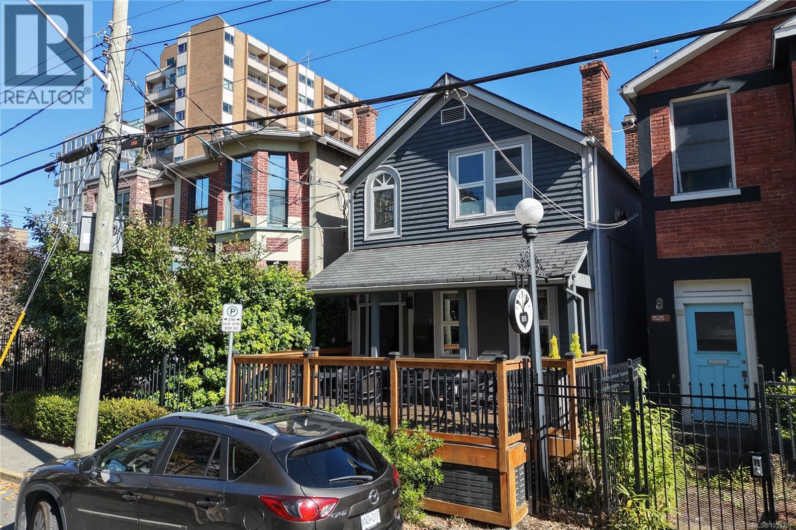 1527 Amelia St