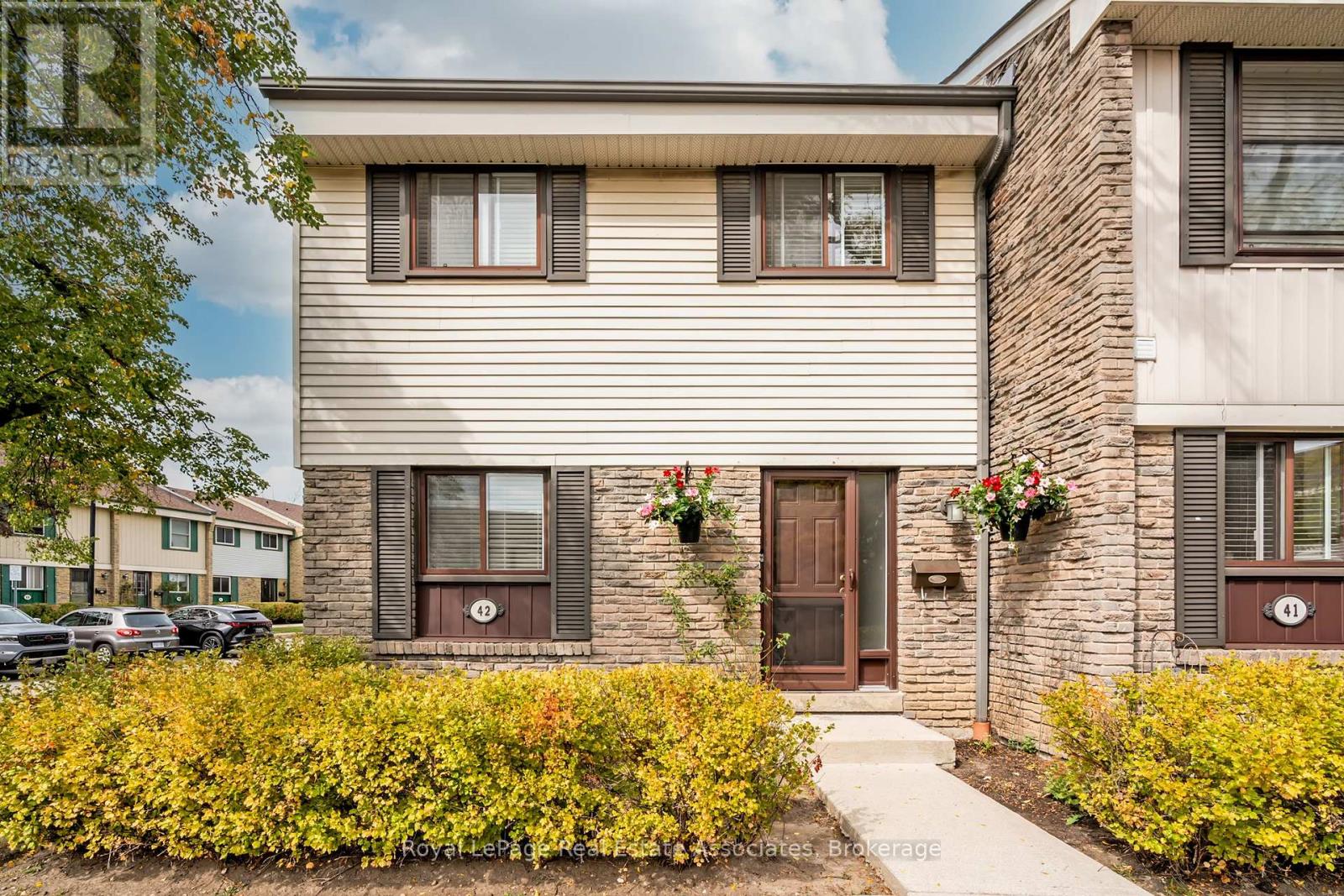 42 - 2779 GANANOQUE DRIVE, Mississauga, Ontario