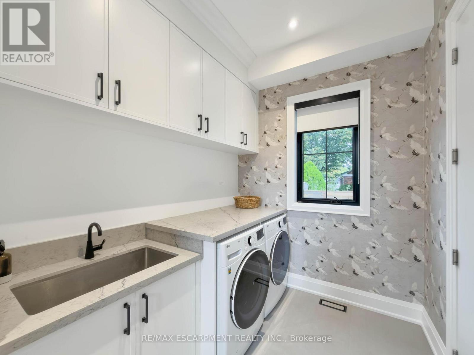260 Kent Crescent, Burlington, Ontario  L7L 4T1 - Photo 8 - W13855342
