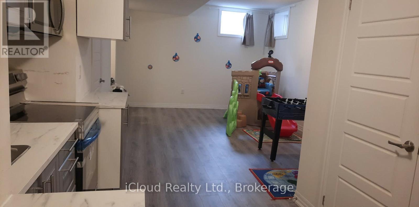 1 - 141 Marvin Avenue, Oakville, Ontario  L6H 0Y6 - Photo 2 - W13855456