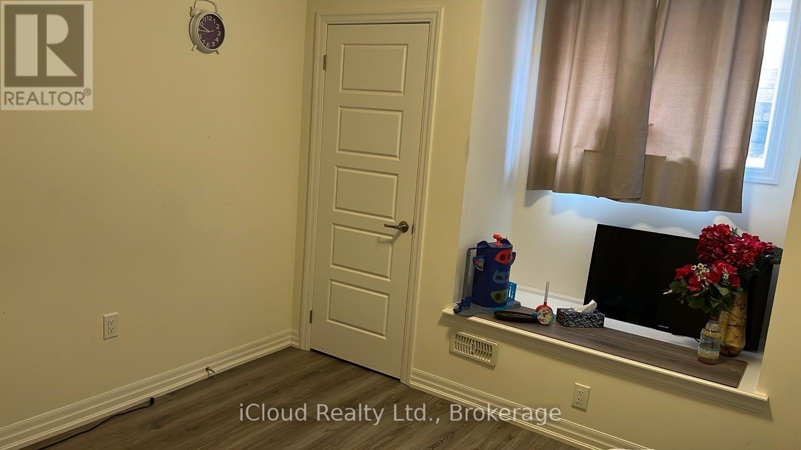 1 - 141 Marvin Avenue, Oakville, Ontario  L6H 0Y6 - Photo 5 - W13855456