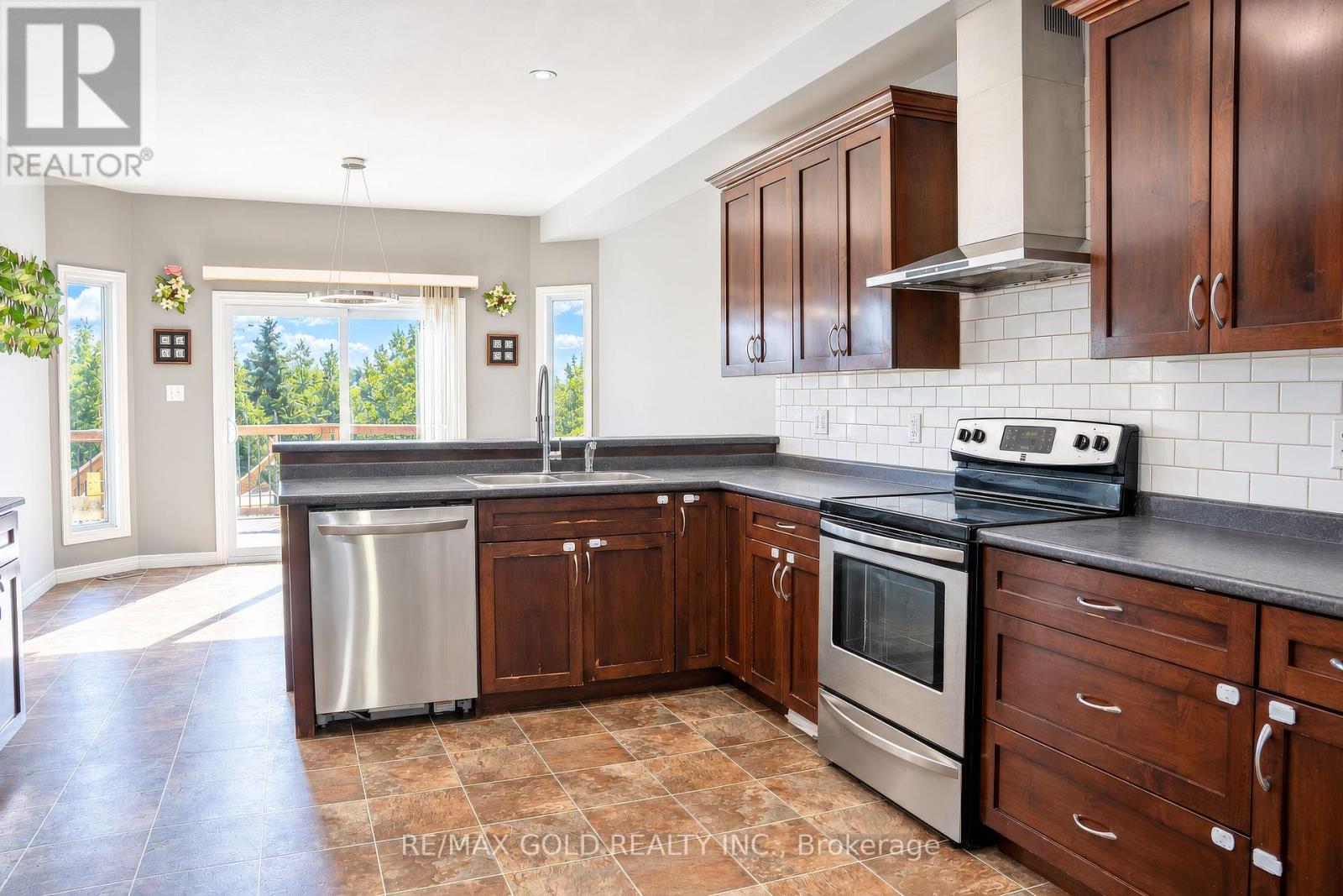 31 Melinda Street W, Kitchener, Ontario  N2E 0B8 - Photo 6 - X13855168
