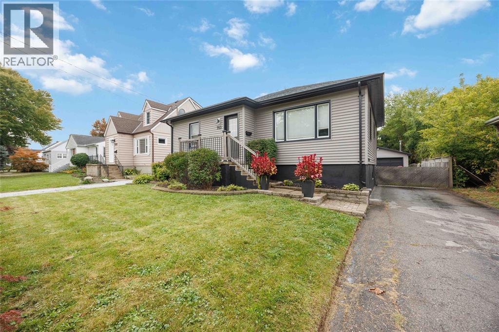 703 William Avenue, Sarnia, Ontario  N7T 7C7 - Photo 3 - 26024304