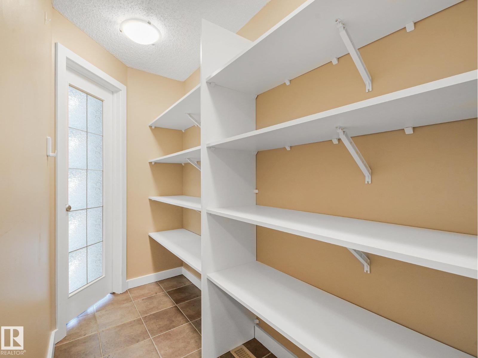 458 MACEWAN RD SW