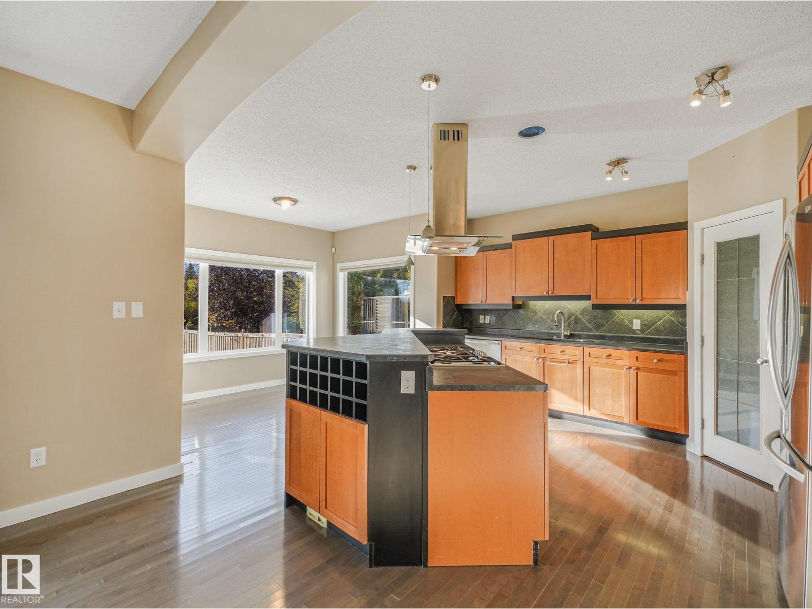 458 MACEWAN RD SW