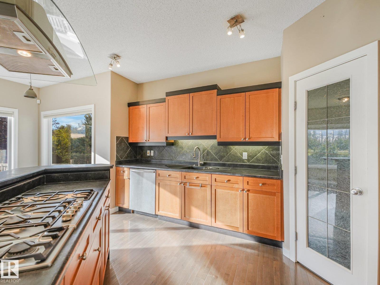 458 MACEWAN RD SW