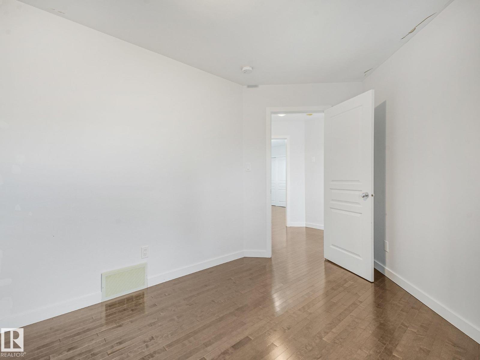 458 MACEWAN RD SW