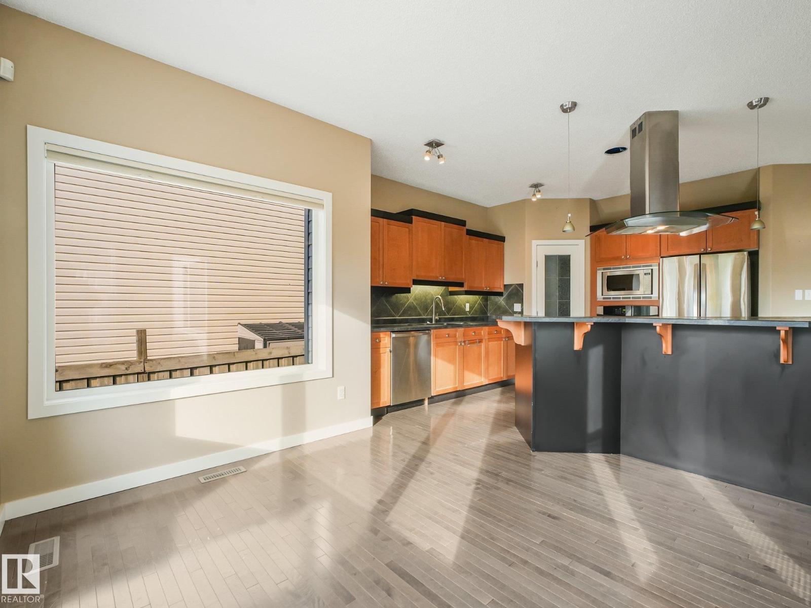 458 MACEWAN RD SW