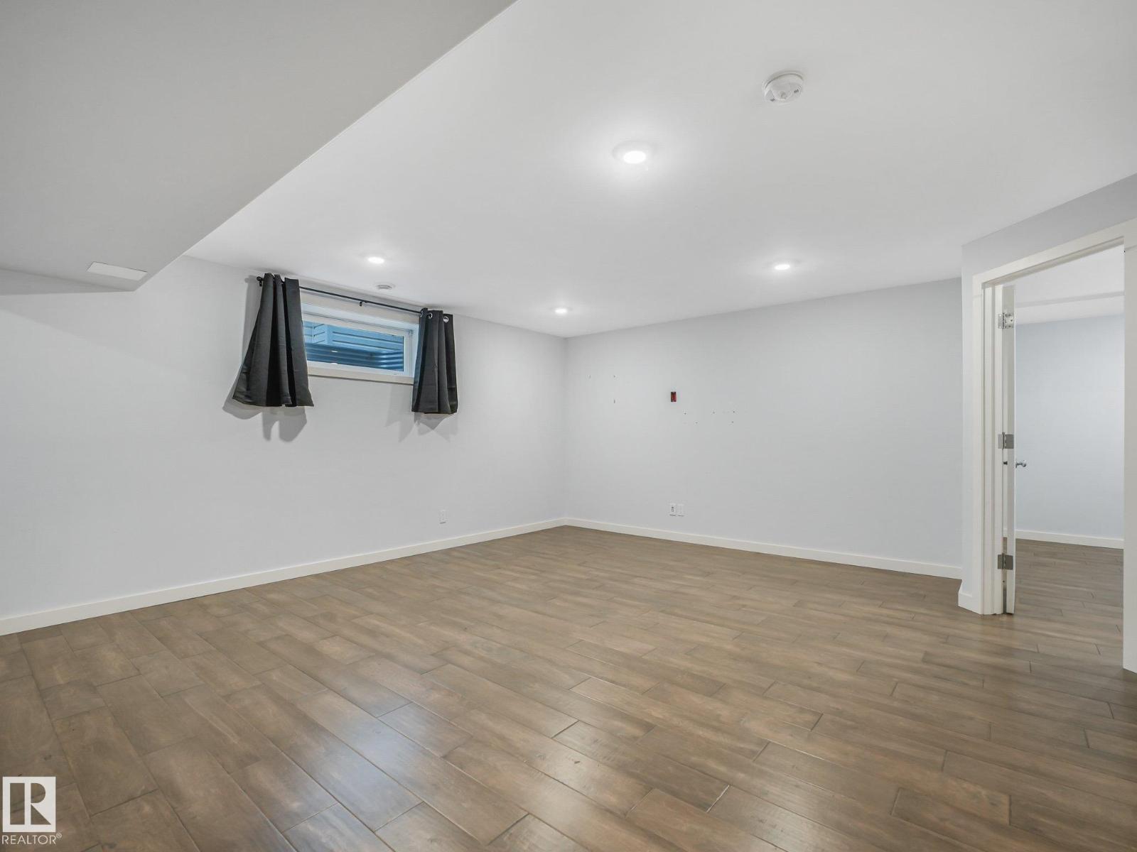 458 MACEWAN RD SW