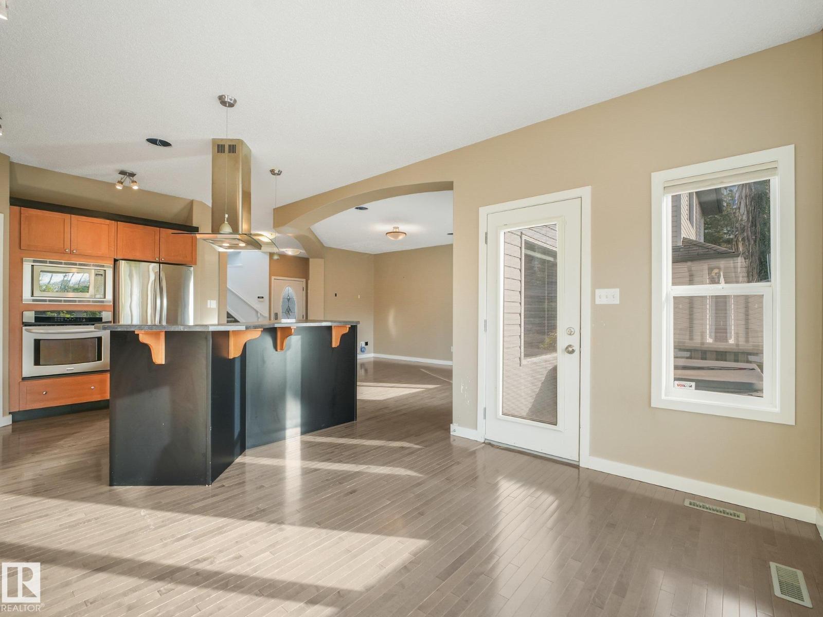 458 MACEWAN RD SW