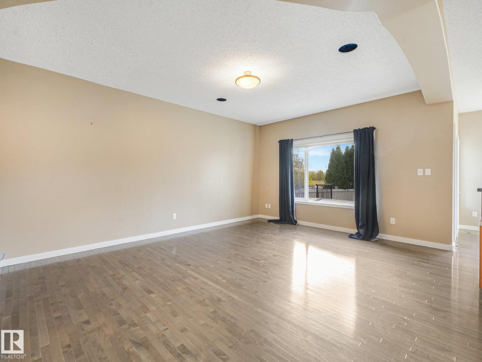 458 MACEWAN RD SW