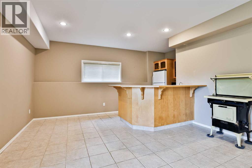 37 Squamish Crescent W