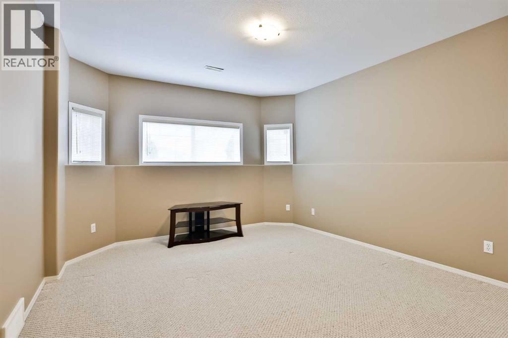 37 Squamish Crescent W