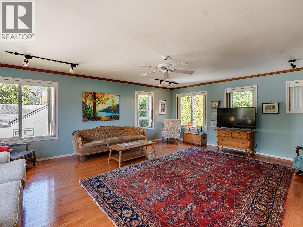 904 5th Street