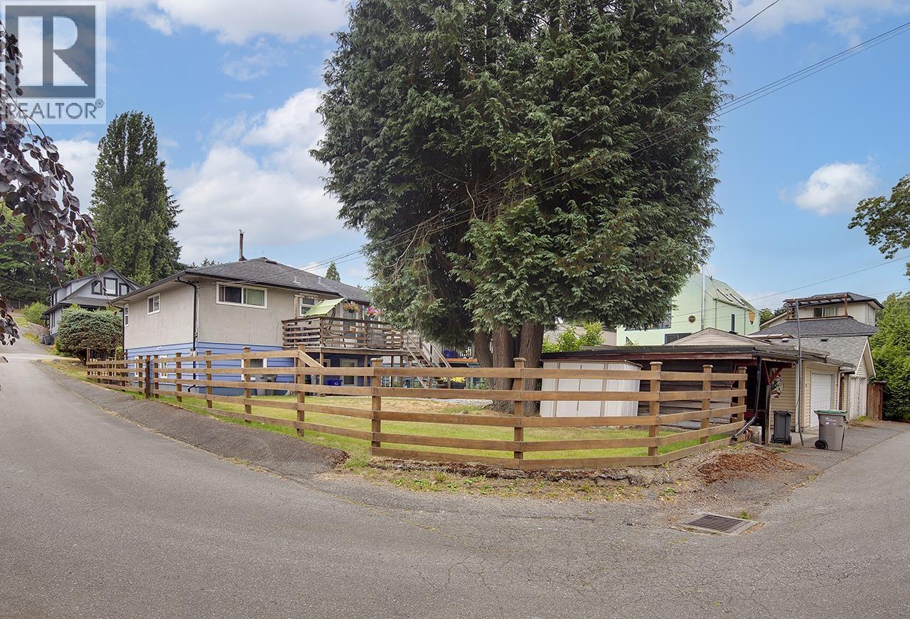 2137 20TH AVENUE Vancouver British Columbia Canada V5N2L4 4