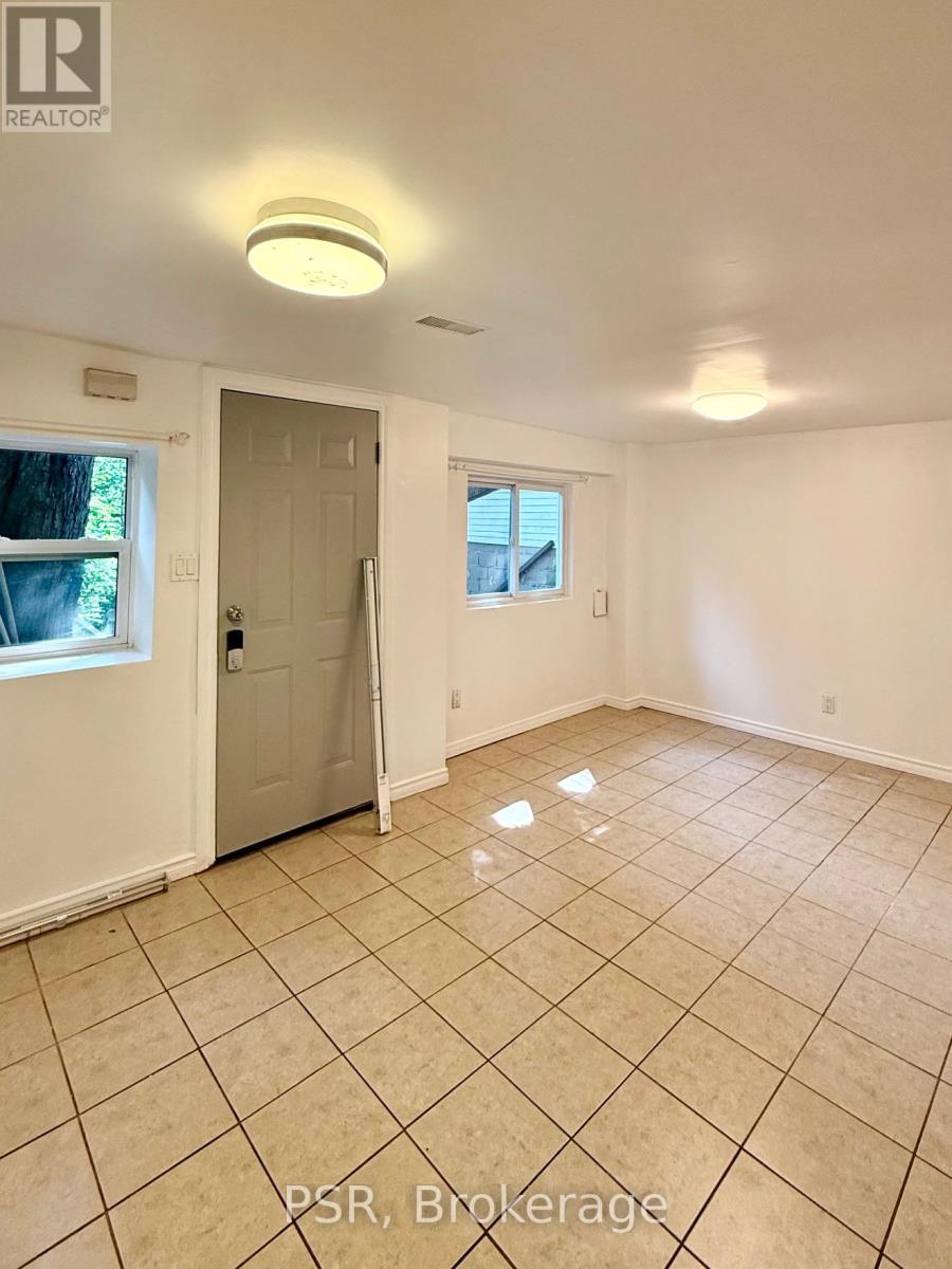Lower - 191 Coxwell Avenue, Toronto (Woodbine Corridor), Ontario  M4L 3B4 - Photo 2 - E13855598