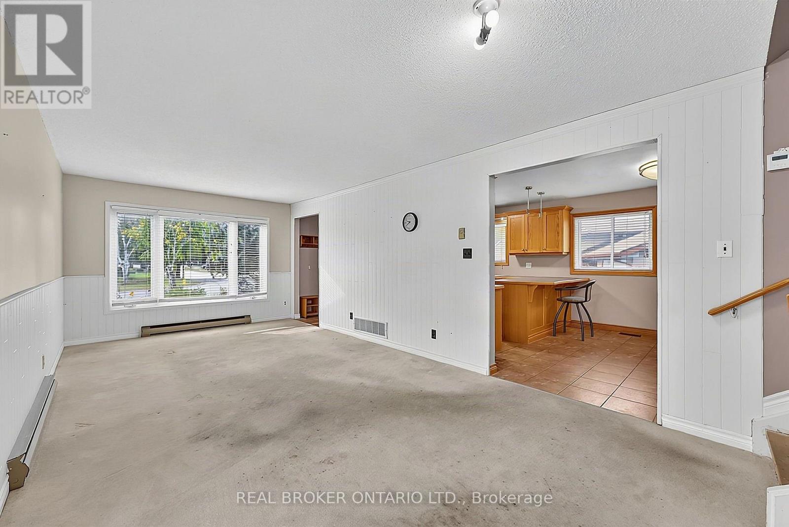 36 Dutch Settlers Court, East Gwillimbury, Ontario  L9N 1M2 - Photo 4 - N13855534
