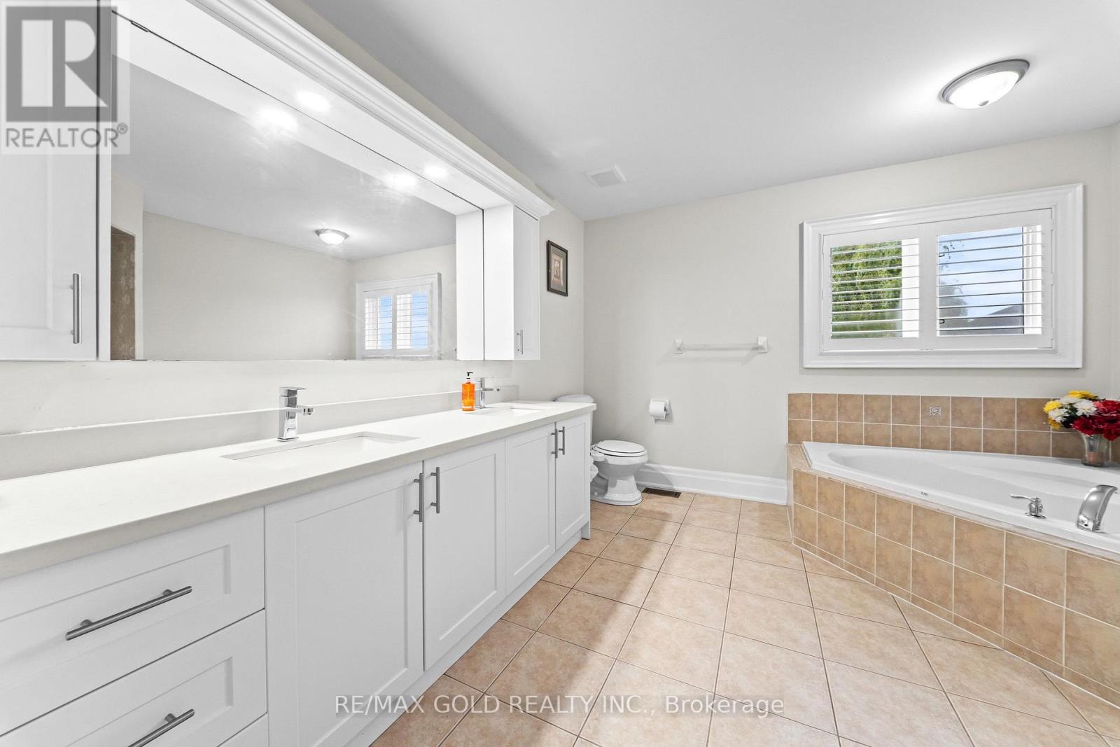 16 Regis Circle, Brampton, Ontario  L6P 1Y8 - Photo 17 - W13855544