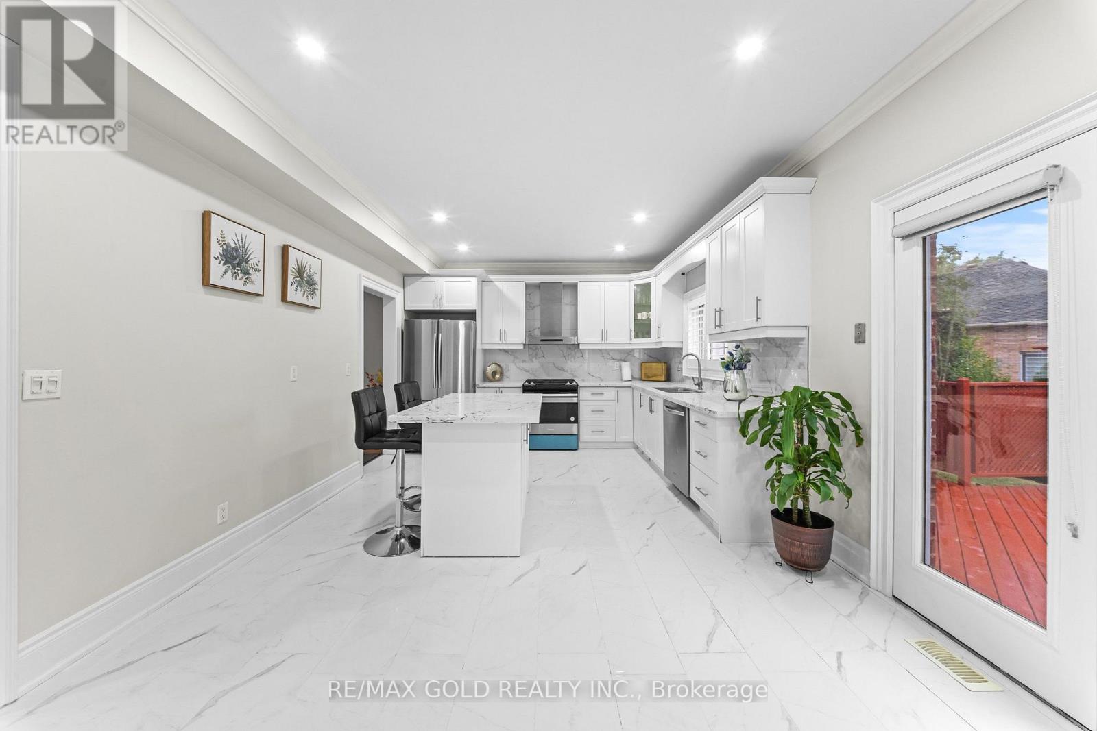 16 Regis Circle, Brampton, Ontario  L6P 1Y8 - Photo 9 - W13855544
