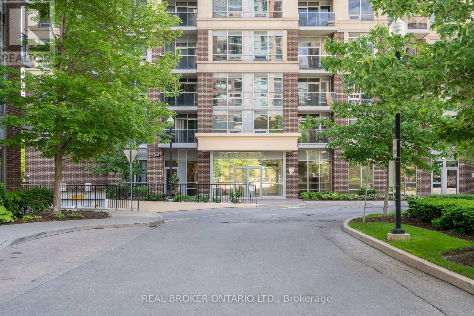 Ph2 - 3 Michael Power Place, Toronto, Ontario  M9A 0A2 - Photo 1 - W13855562