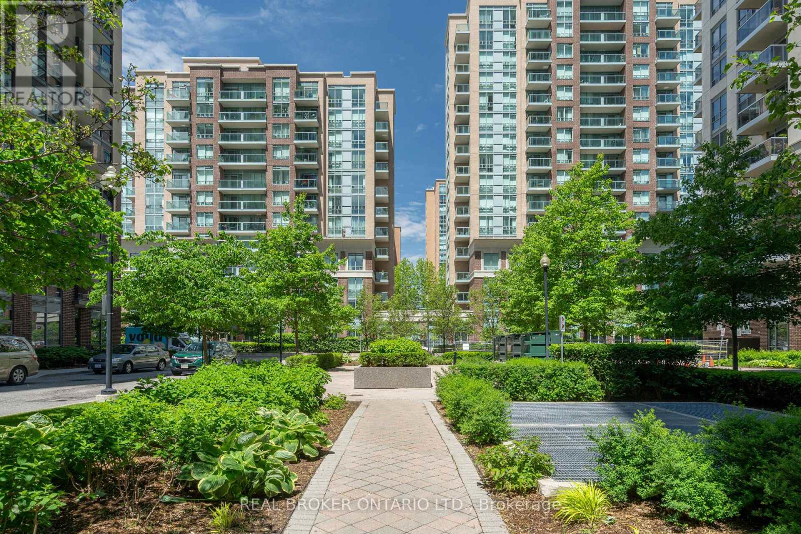 Ph2 - 3 Michael Power Place, Toronto, Ontario  M9A 0A2 - Photo 3 - W13855562