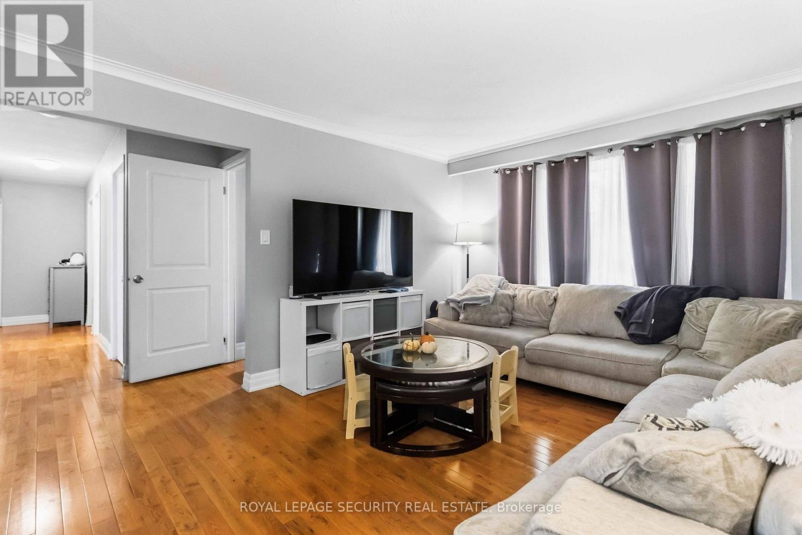 93 CONNAUGHT CRESCENT Caledon (Bolton West) Ontario Canada L7E2S3 4